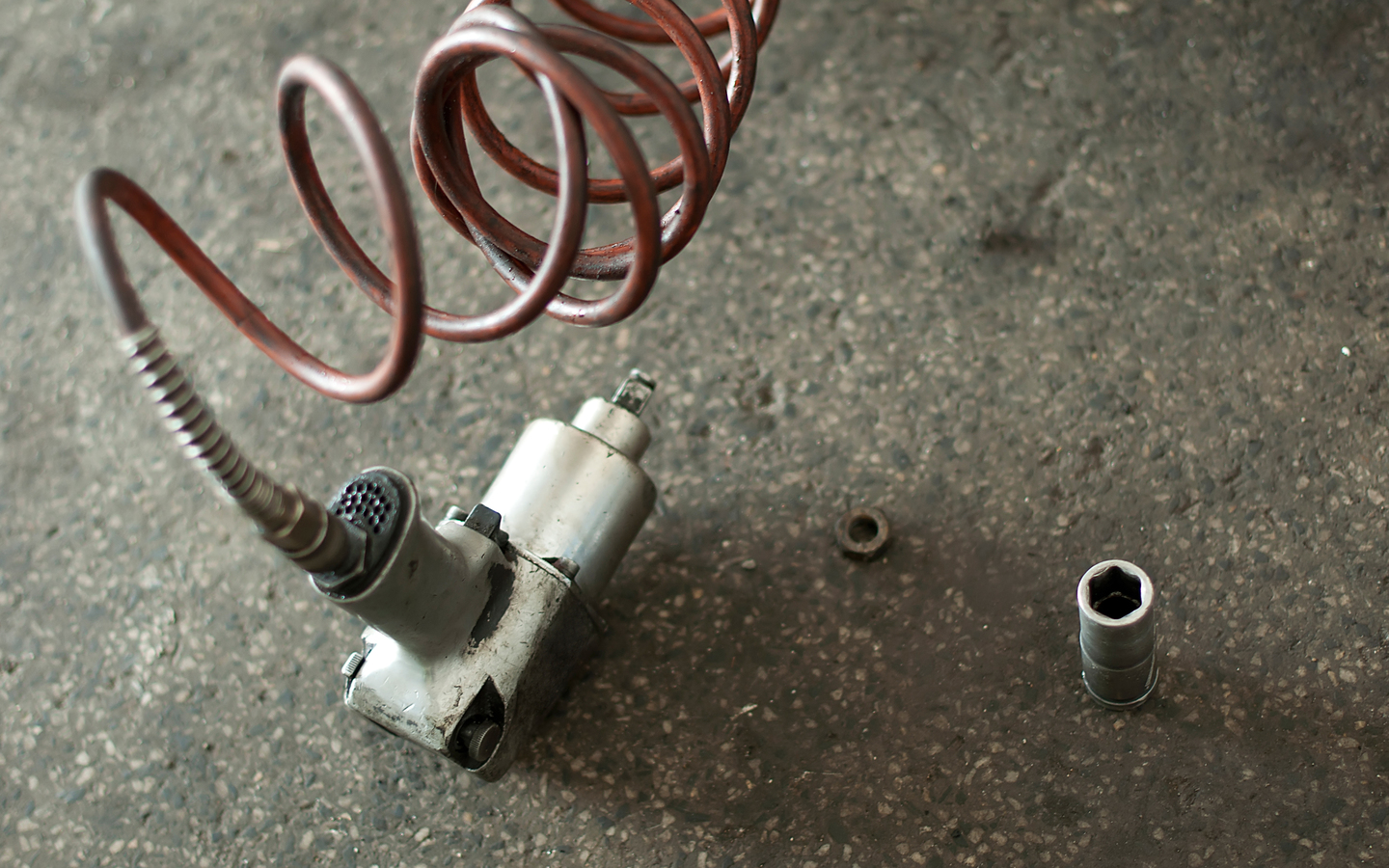 Programarile se pot face telefonic la atelierul auto Express Service